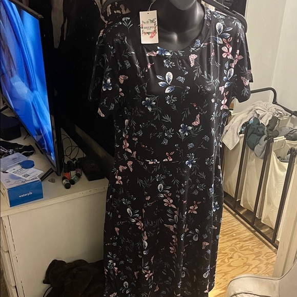 Dresses & Skirts - Floral Black Dress